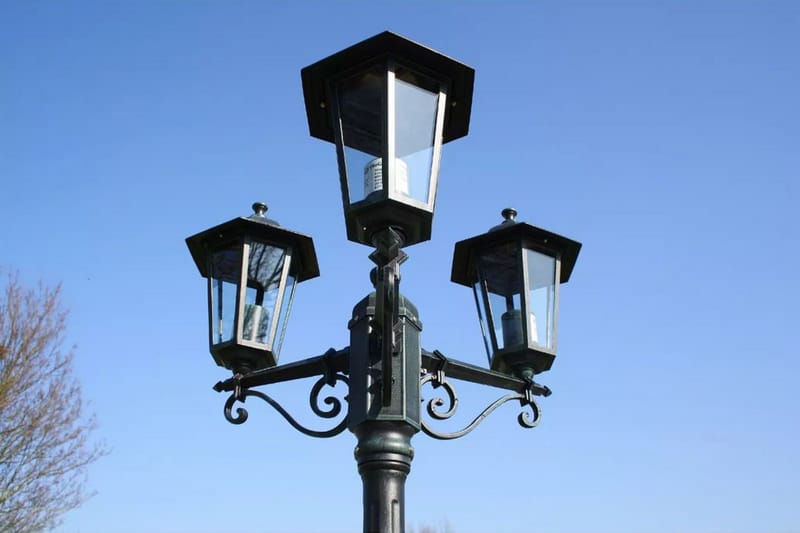 Trädgårdslampa 3 armar 215 cm mörkgrön/svart aluminium - Grön - Belysning - Utomhusbelysning - Stolplyktor & grindlyktor