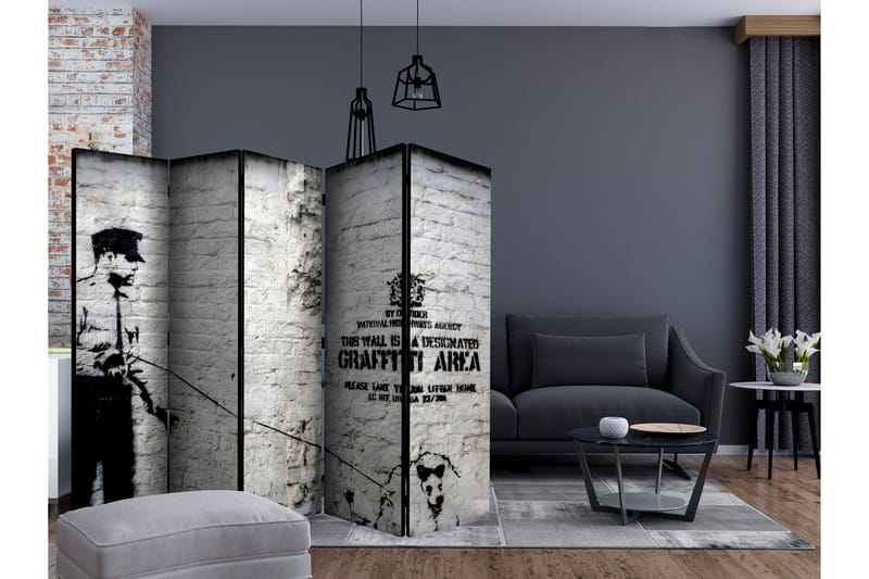 BANKSY GRAFFITI AREA Rumsavdelare 225x172 cm - Artgeist sp. z o. o. - Inredning & dekor - Dekor & inredningsdetaljer - Rumsavdelare