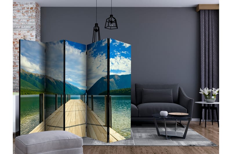 MOUNTAIN LAKE BRIDGE Rumsavdelare 225x172 cm - Artgeist sp. z o. o. - Inredning & dekor - Dekor & inredningsdetaljer - Rumsavdelare